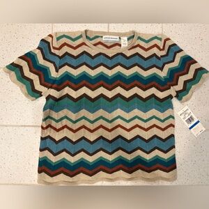 Alfred Dunner Fine Gauge Short Sleeve Sweater in Earth Tone Chevron Pattern. NWT